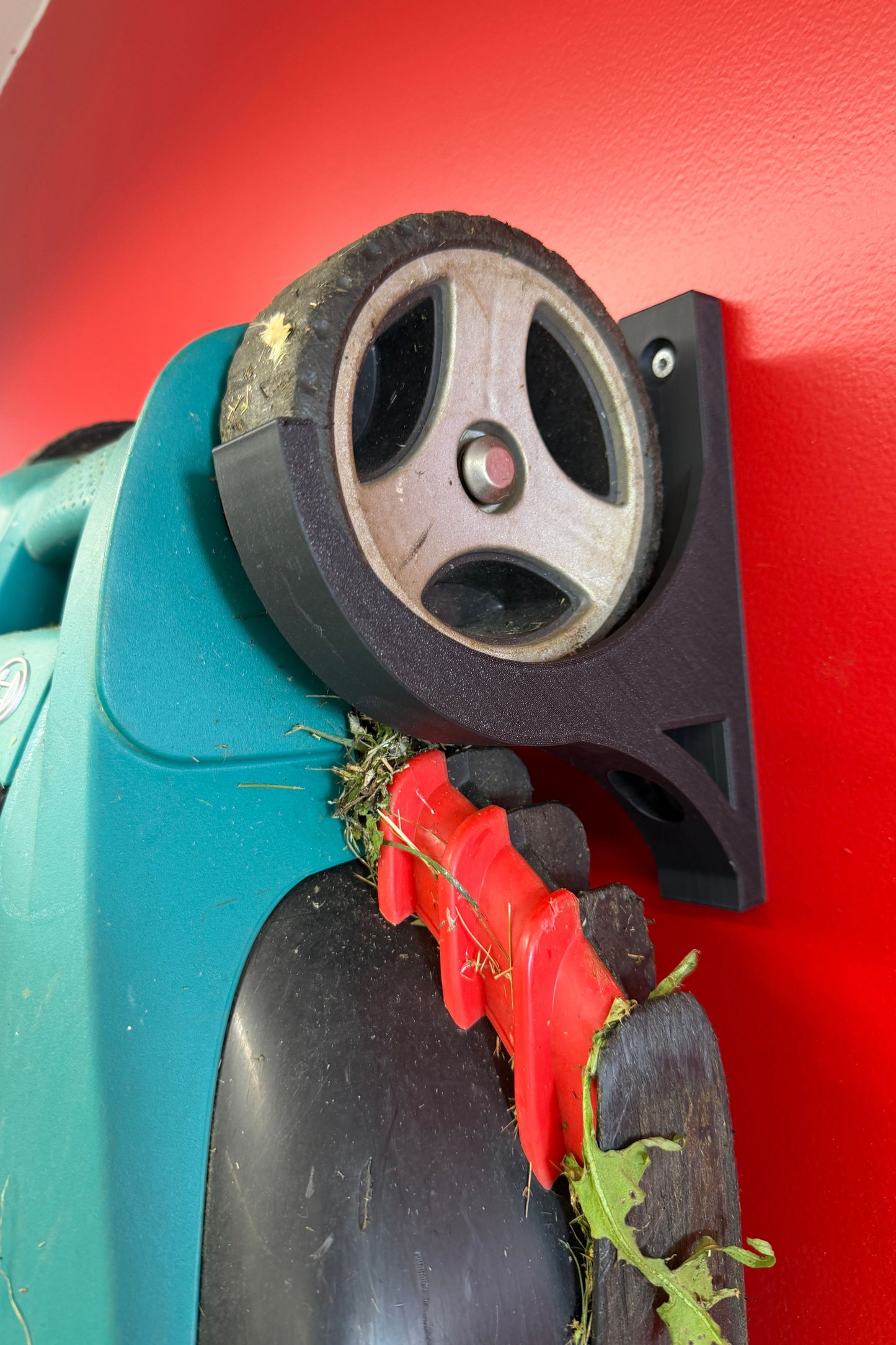Veggfeste for batteridrevne gressklipppere